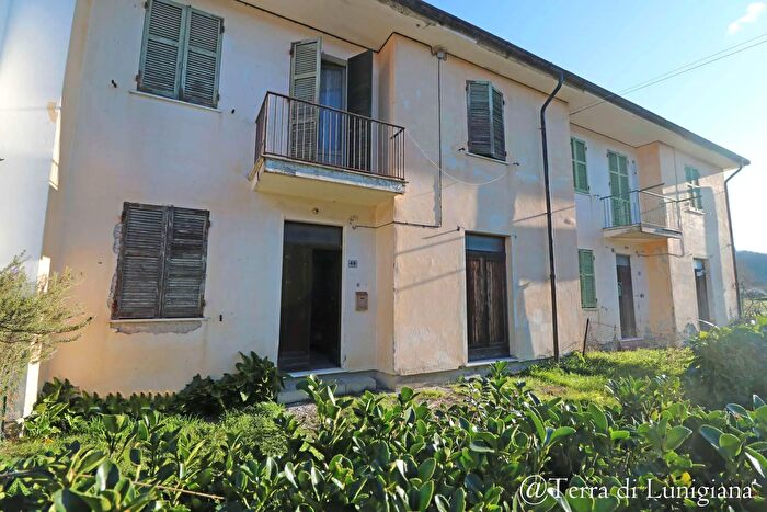 Casa con 7 locali in vendita in Scorcetoli, Filattiera