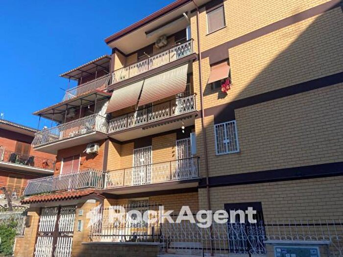 Appartamento trilocale in vendita in Via Nocera Inferiore, Roma