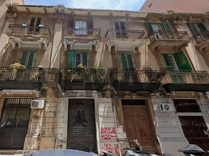 Appartamento con 8 locali in vendita in Via Manzoni, Messina