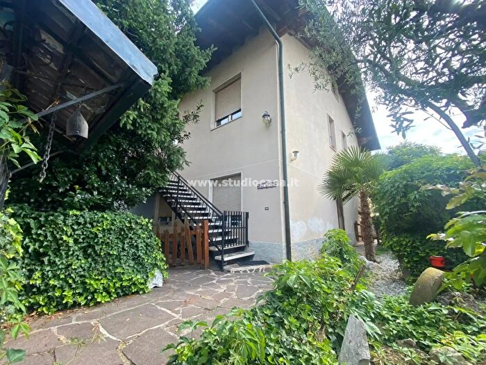 Casa con 8 locali in vendita in Via Dante Alighieri, Caravaggio