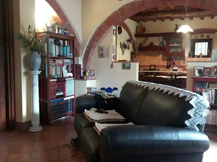 Casa con 7 locali in vendita in Carrara