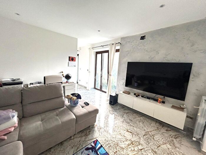 Appartamento trilocale in vendita in Via Pernecco Superiore, Serra Ricco