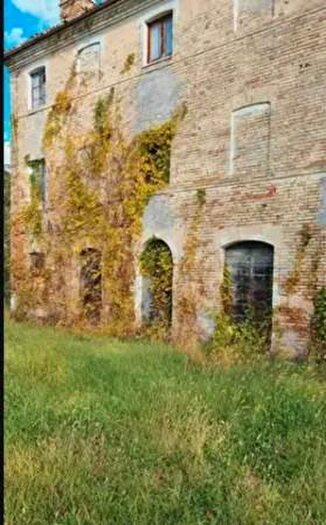 Casa con 6 locali in vendita in Contrada Streggiano, Mogliano