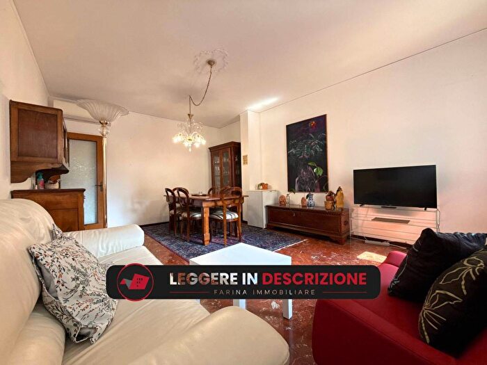 Appartamento quadrilocale in affitto in Vicolo Ponte Nuovo, Centro Storico, Verona