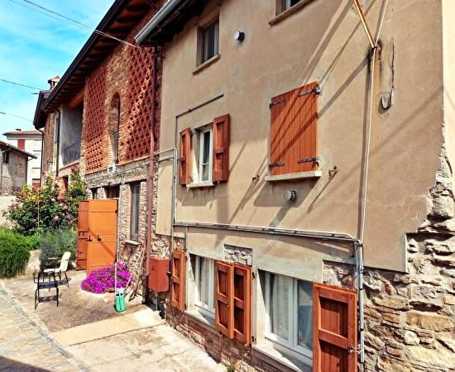 Casa con 6 locali in vendita in Frazione Ruino, Colli Verdi