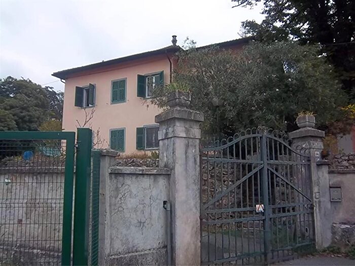 Casa con 15 locali in vendita in La Spezia