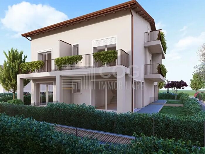 Casa quadrilocale in vendita in Via Morandi, Solarolo