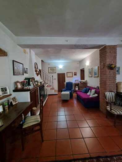 Casa con 5 locali in vendita in Casole DElsa