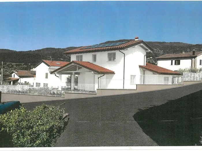 Casa con 10 locali in vendita in Vaiano