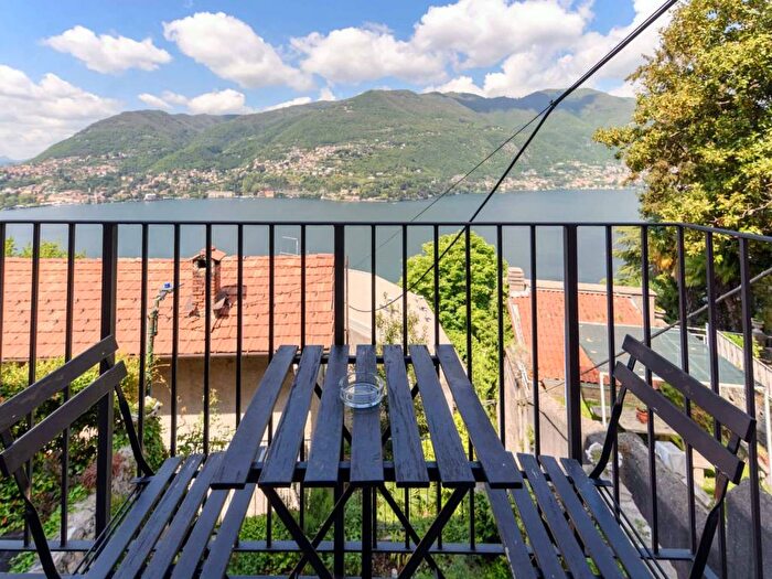 Appartamento trilocale in affitto in Frazione Capovico, Blevio