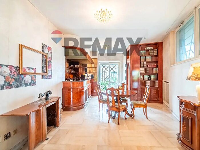 Casa con 6 locali in vendita in Roma