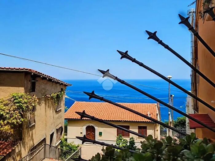 Appartamento con 5 locali in vendita in Traversa Libertà Quinto, Scilla
