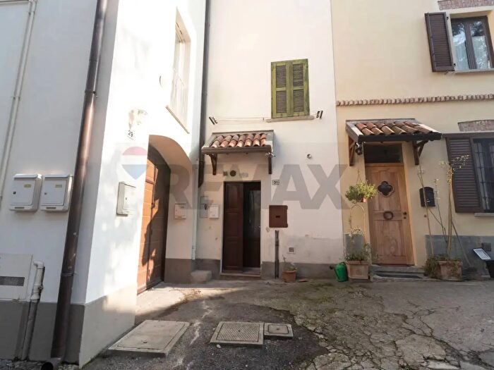 Appartamento trilocale in vendita in Via alle Grotte, Carate Brianza