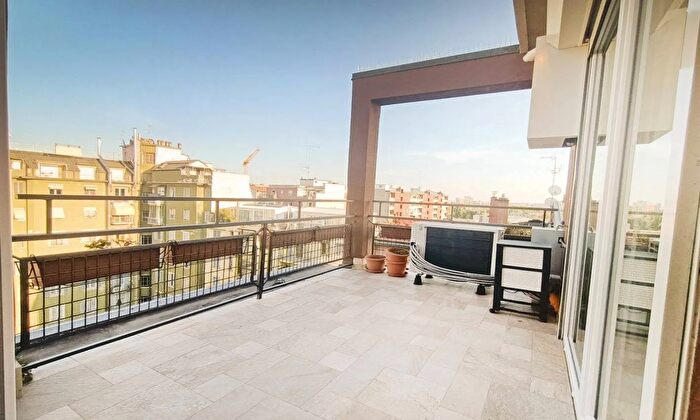 Appartamento trilocale in affitto in Via Savona Milano, Milano