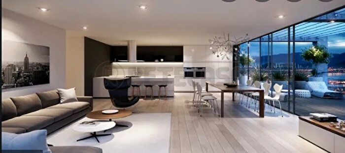 Appartamento con 7 locali in vendita in Via G E di Velo, Vicenza