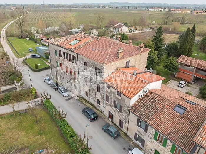 Appartamento trilocale in vendita in Via Palazzo, Sirmione