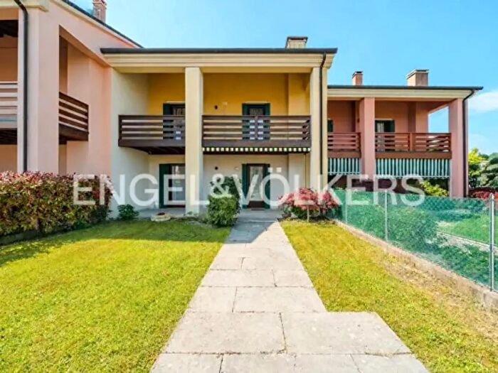 Casa quadrilocale in vendita in Riva Frasnelli, Nervesa Della Battaglia