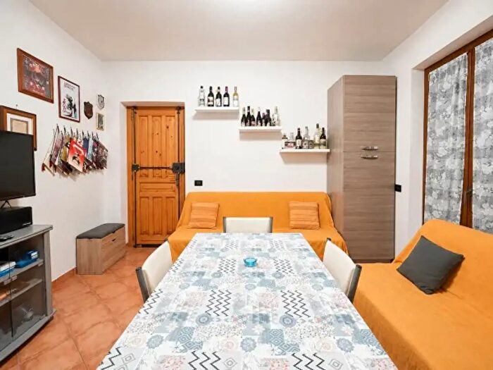 Appartamento trilocale in vendita in Frazione Valenzani, Asti