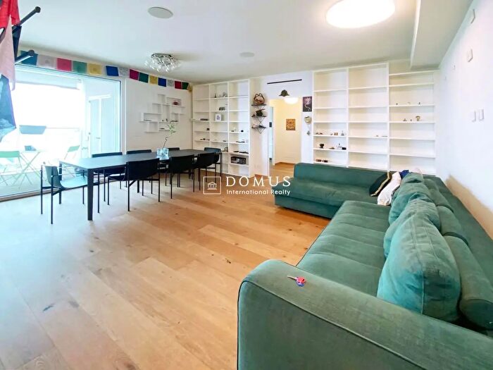 Appartamento trilocale in vendita in Via Stresa, Milano