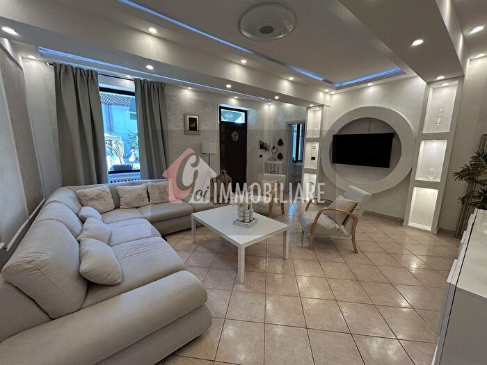 Casa con 10 locali in vendita in Via Roma, Scandolara Ravara