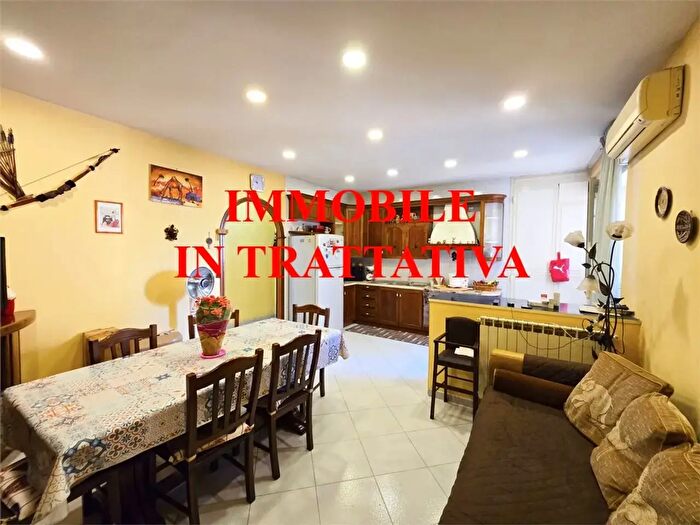 Appartamento trilocale in vendita in Napoli