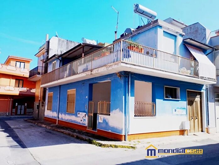 Casa con 6 locali in vendita in Pachino