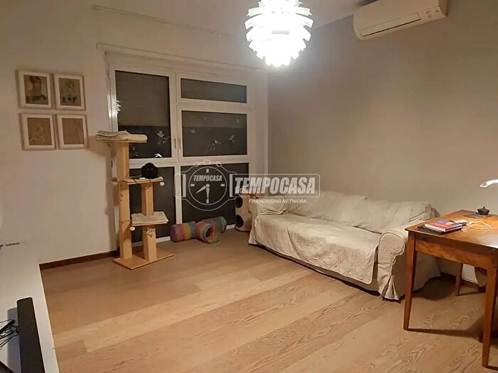 Appartamento bilocale in vendita in Via Martiri della Libertà, Locate Di Triulzi