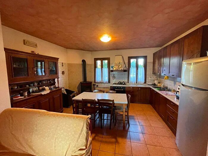 Casa con 7 locali in vendita in Fontanelle