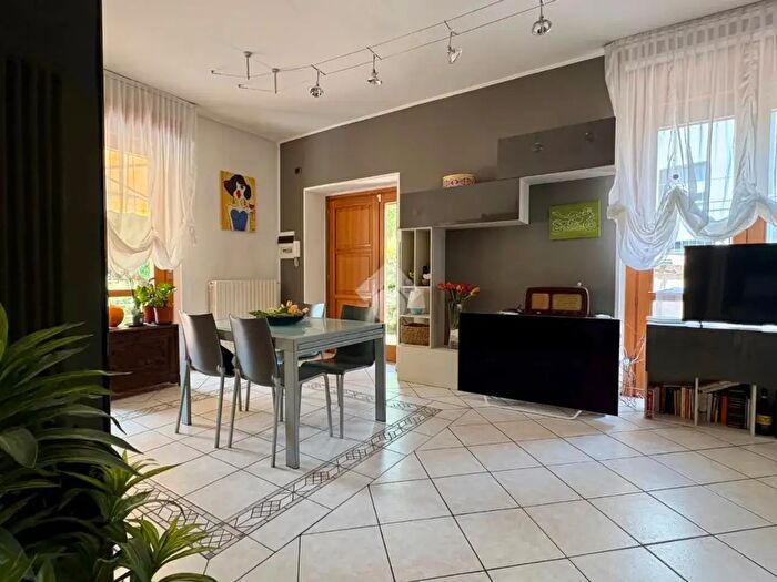 Casa con 7 locali in vendita in Corso Milano, Asti