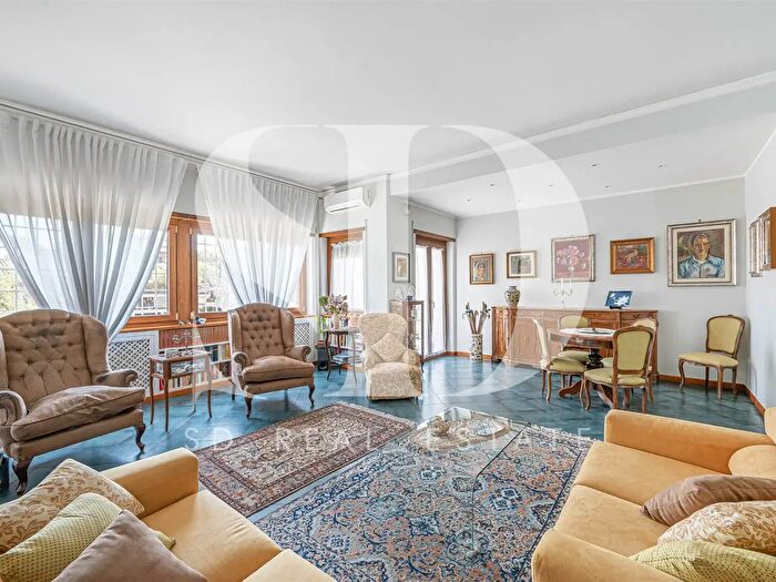 Appartamento con 5 locali in vendita in Via Antonio Schivardi, Roma