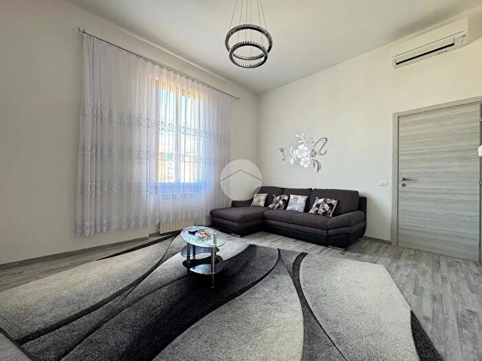 Appartamento con 5 locali in vendita in Via Pisana, Firenze