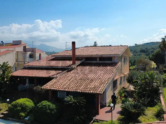 Casa con 12 locali in vendita in Via Salvatore Vitale, Trappeto