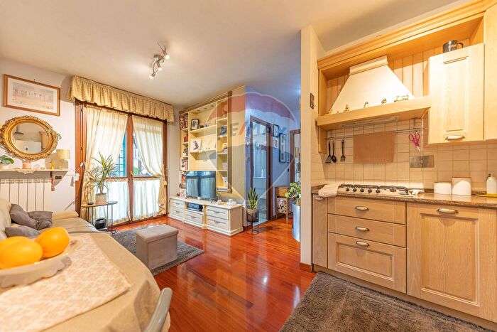 Appartamento trilocale in vendita in Via di Casal Bertone, Roma