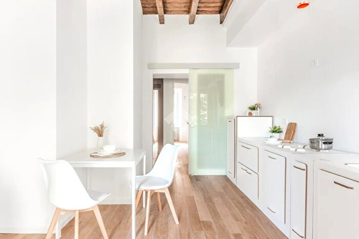 Appartamento trilocale in vendita in Via Padova, Milano