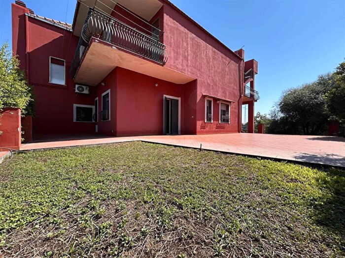 Casa con 10 locali in vendita in Via Gelatusi, San Gregorio Di Catania