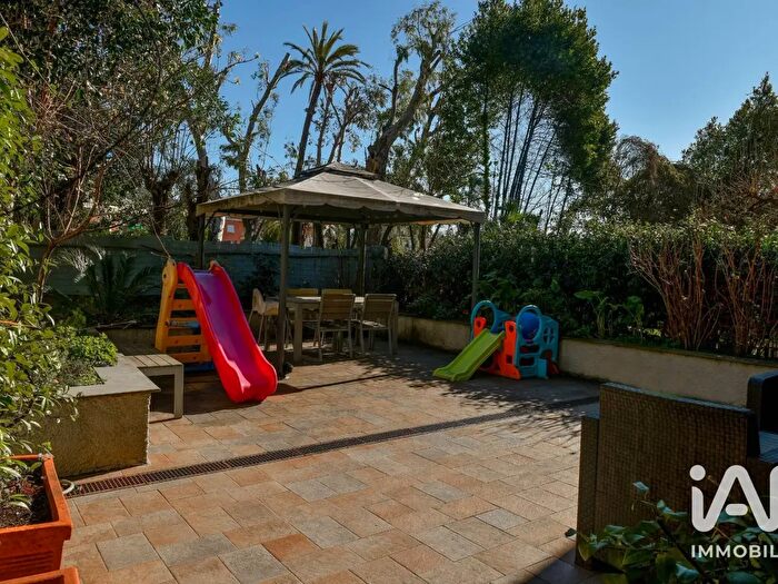 Appartamento con 7 locali in vendita in Via Emilio Granello, Genova