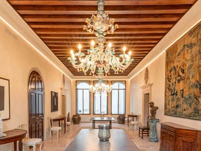 Appartamento con 5 locali in vendita in Via Umberto, Padova