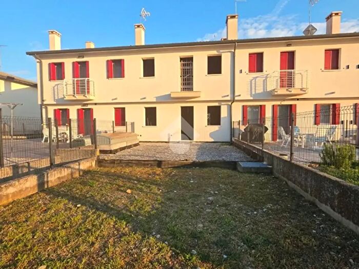 Casa quadrilocale in vendita in Via Castagnera Sud, Paese