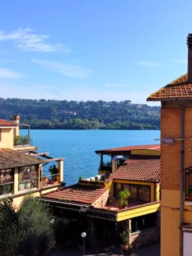 Appartamento quadrilocale in vendita in Viale Giuseppe Garibaldi, Trevignano Romano