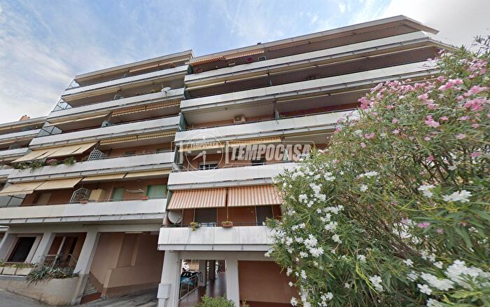Appartamento quadrilocale in vendita in Via Rinaldo Negri, Savona