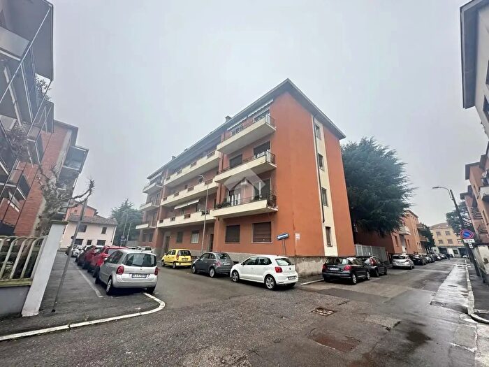 Appartamento con 5 locali in vendita in Via Carlo Cattaneo, Pavia