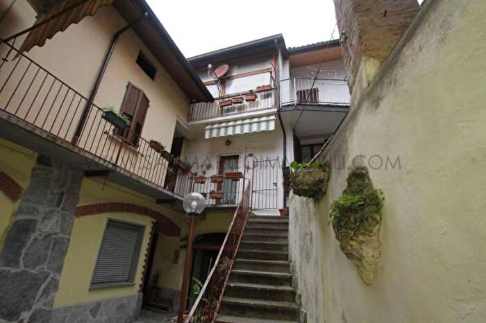 Casa trilocale in vendita in Lecco
