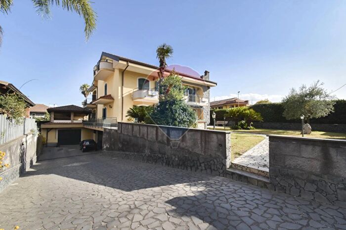 Appartamento quadrilocale in vendita in Via Aldo Moro, Aci SantAntonio