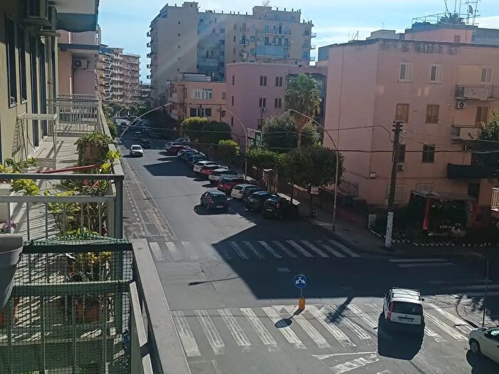Appartamento trilocale in vendita in Acireale
