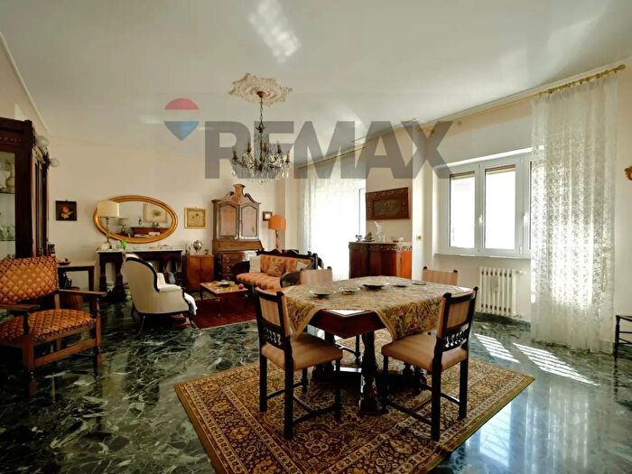 Appartamento con 5 locali in vendita in Via Alfredo Oriani, Bari