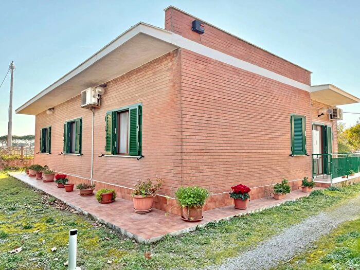 Casa con 5 locali in vendita in Via Nettunense Anzio, Anzio