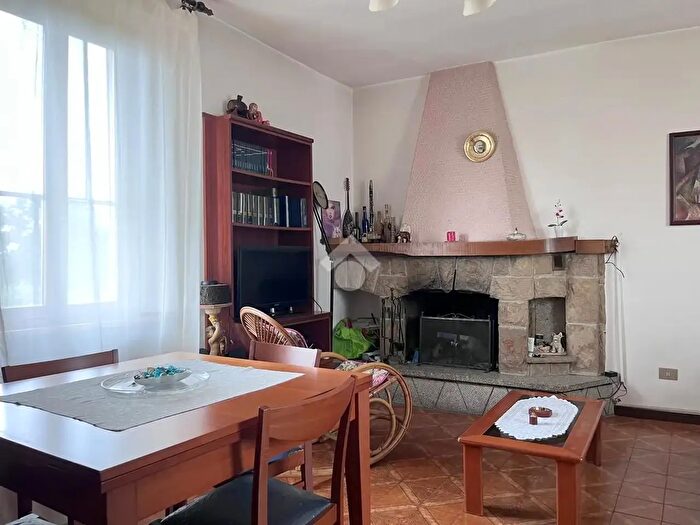 Appartamento trilocale in vendita in V Milano, Uggiate con Ronago