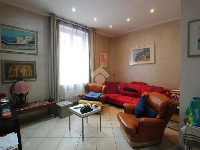 Appartamento trilocale in vendita in Via Piacenza, Genova