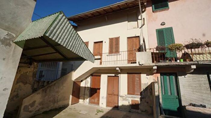 Casa con 6 locali in vendita in Via Montebello, Cassolnovo