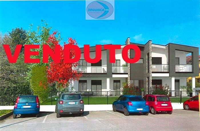 Appartamento trilocale in vendita in Via Dante Alighieri, Casatenovo